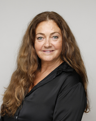 Claire Stapley